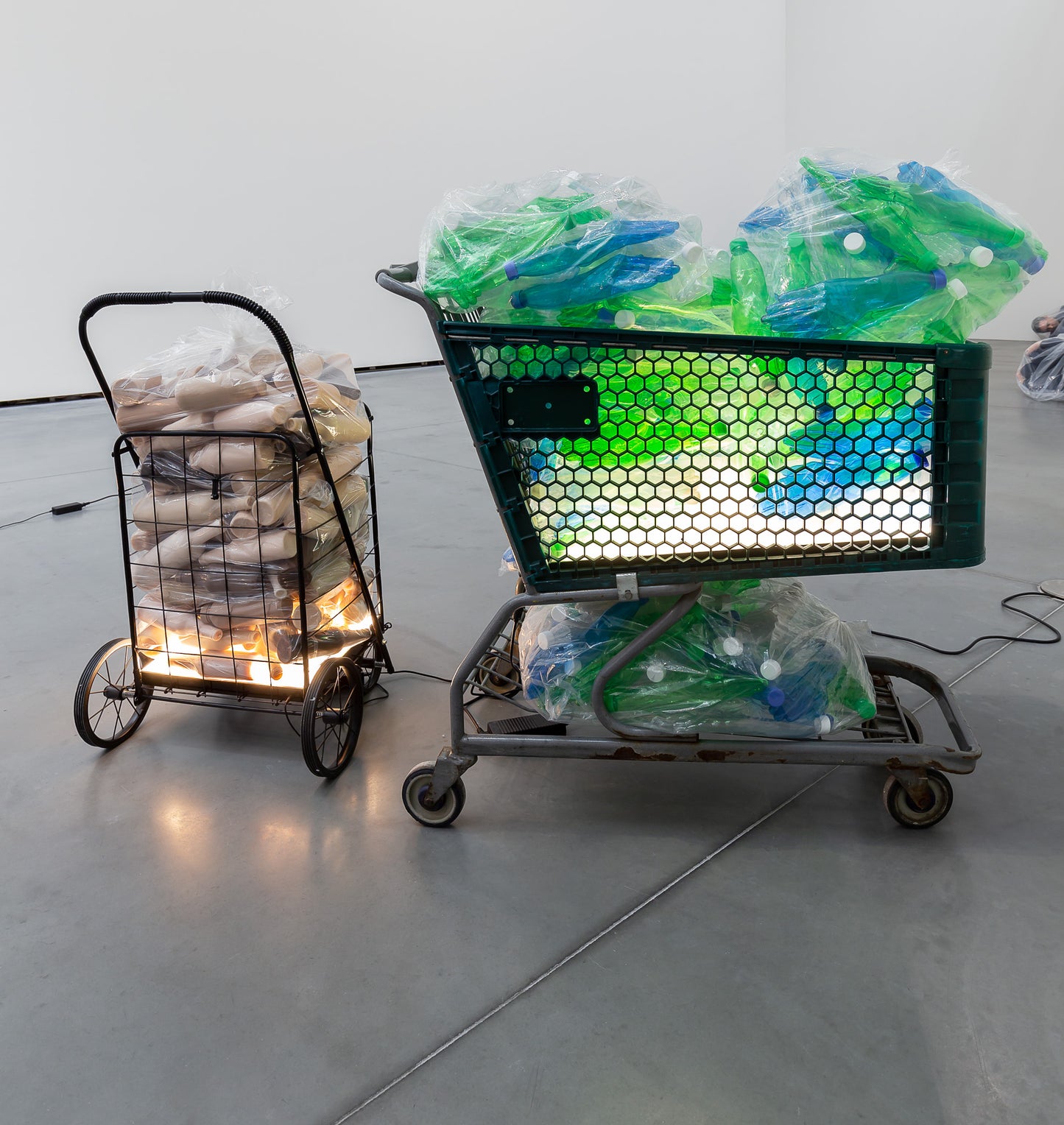 Josh Kline: Antibodies (Astrup Fearnley Museet, 2016)